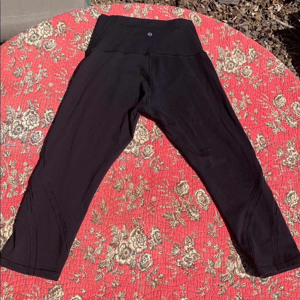 Lululemon Black High Waisted Cropped Leggings Yoga Pants with Stitch Details